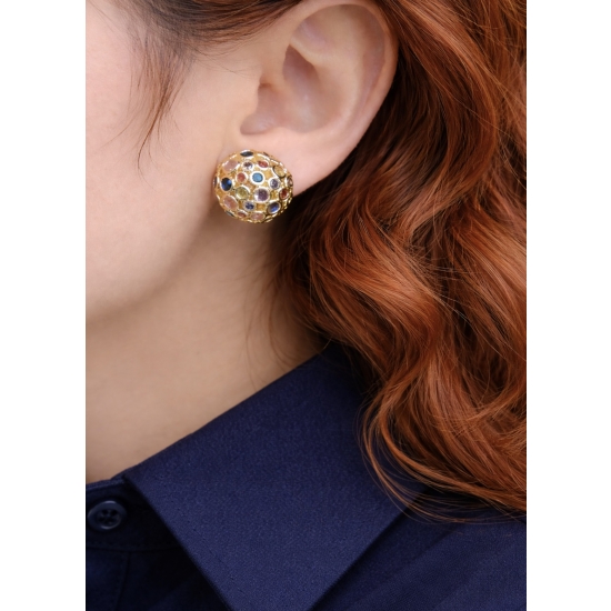 Eleganckie kolczyki w formie złotych kulek z kolorowymi kamieniami – klasyka w luksusowym, biżuteryjnym wydaniu.